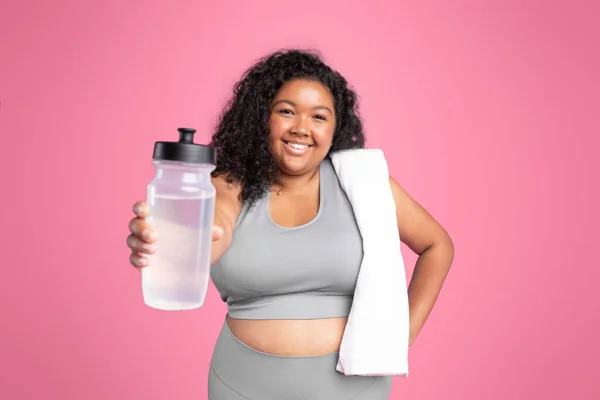 Positive African American Size Lady Sportswear Towel Recommending Bottle Water — Stock Photo, Image