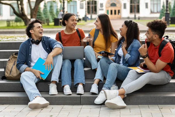 Campus Life Cheerful Multiethnic College Students Resting Outdoors Classes Happy — Stock Photo, Image