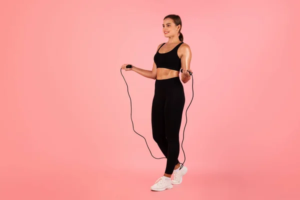 Een Cardiotraining Portret Van Sportieve Jonge Vrouw Activewear Holding Skipping — Stockfoto