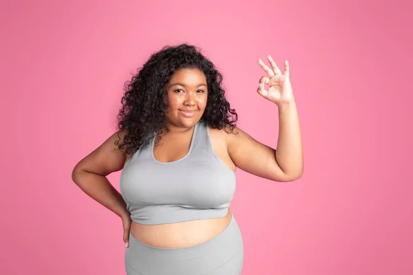 Happy Black Body Positive Woman Sportswear Showing Sign Smiling Isolated — Stock Photo, Image