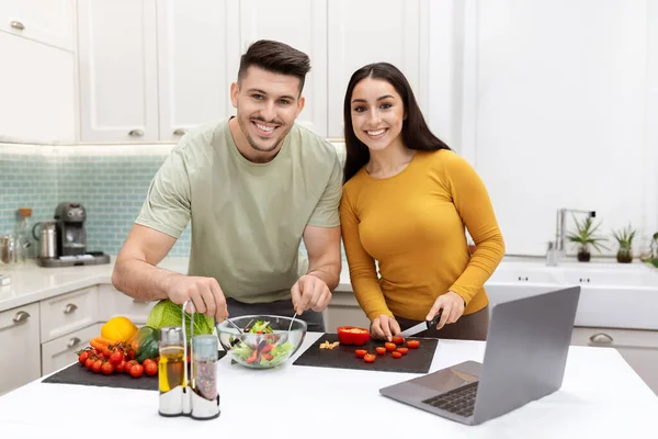 Healthy Food Recipes Online Food Blog Smiling Attractive Millennial Man — Stock Photo, Image