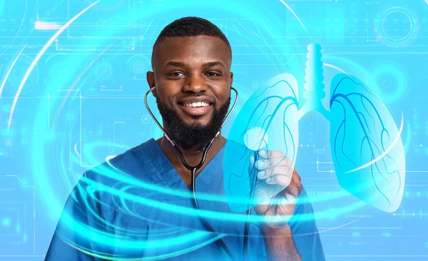 Красивый Черный Доктор Трогает Голограмму Человеческого Сердца Стетоскопом Технология Медицинского — стоковое фото