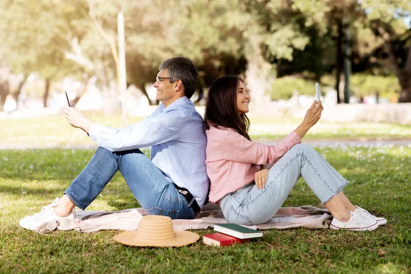 Happy Mature Husband Wife Relaxing Smartphones Outdoors Smiling Middle Aged — Stock Photo, Image