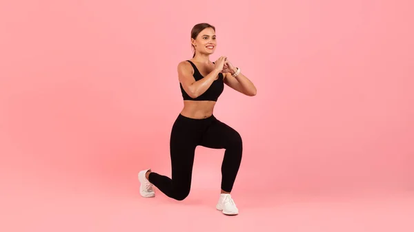 Sportieve Jonge Vrouw Activewear Maken Lunges Oefening Studio Atletische Slanke — Stockfoto