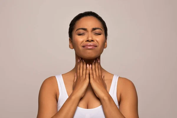 Sore Throat Tonsilitis Concept Unhappy Young African American Woman Touching — Stock Photo, Image