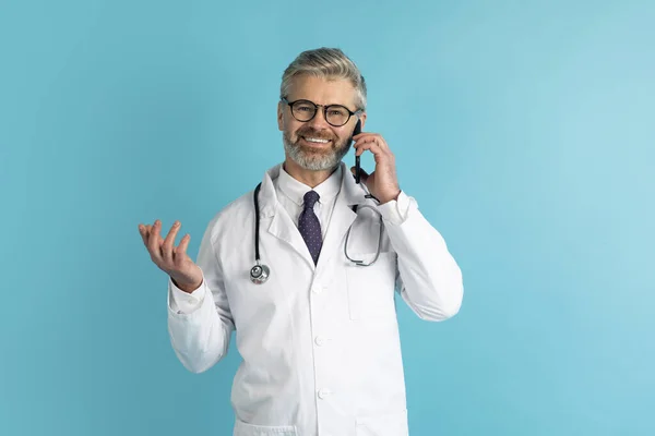 Telemedicine Virtual Consultations Friendly Handsome Middle Aged Grey Haired Doctor — Stock Photo, Image
