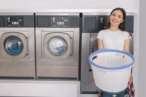 Cheerful Young Woman Advertising Laundry Service Posing Basket Industrial Washing — Stock Photo, Image