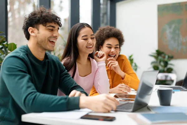 Happy Three Diverse Friends Studying Together Coworking Space International College — Stock Photo, Image