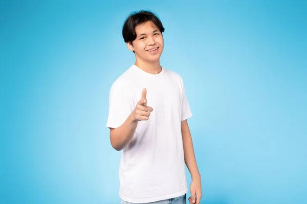 Have Offer You Smiling Japanese Teen Guy Pointing Finger Looking — Stock Photo, Image