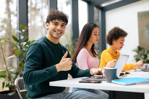 Group Multiracial Students Sitting Desk Classroom Using Different Gadgets Selective — Stock Photo, Image