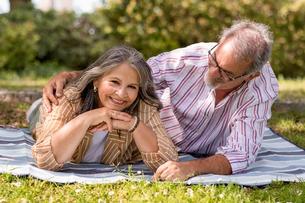 Glad Senior European Man Woman Lie Plaid Enjoy Romantic Date — Stock Photo, Image