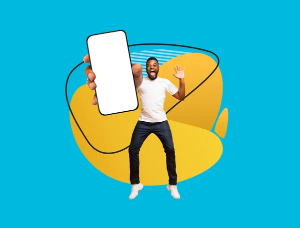 Úžasná Nabídka Šokovaný Černošky Muž Drží Velký Prázdný Smartphone Bílou — Stock fotografie