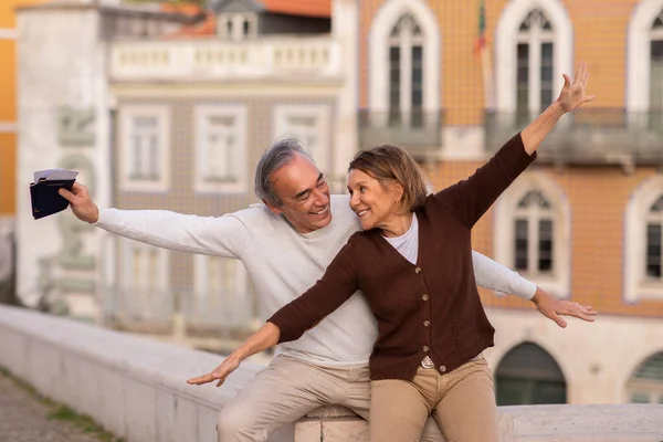 Travel Portugal Happy Senior Tourists Couple Posing Outdoors Lisbon City — Stock Photo, Image