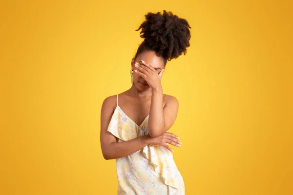 Sad Confused Unhappy Young Black Woman Closes Eyes Hand Isolated — Stock Photo, Image