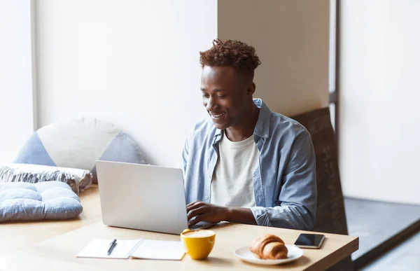 Working Online Remote Job Concept Cool Positive Millennial African American — Stock Photo, Image