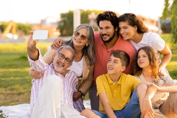 Glad European Multi Generation People Enjoy Picnic Park Taking Selfie — Stock Photo, Image