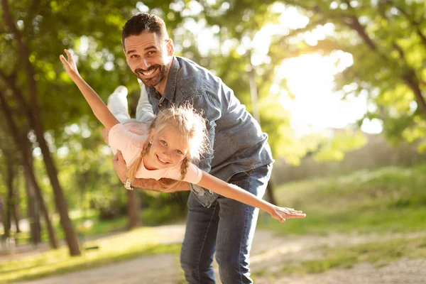 Excited Little Girl Playing Her Happy Middle Aged Father Park — Stock Photo, Image