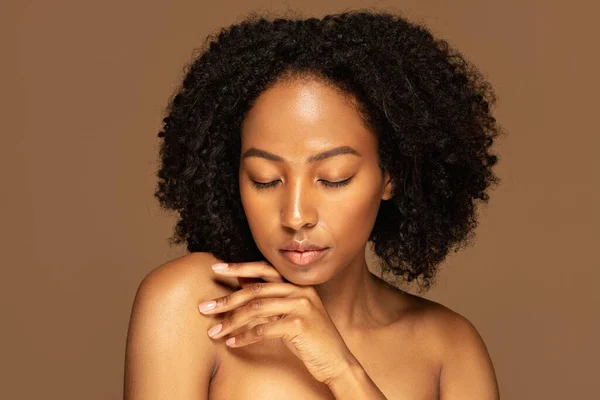 Body Care Spa Treatment Massage Beautiful Hot Millennial Black Woman — Stock Photo, Image