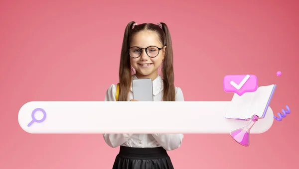 Learning Aplikacja Edukacyjna Collage Happy Schoolgirl Okularach Korzystanie Smartfona Aplikacji — Zdjęcie stockowe