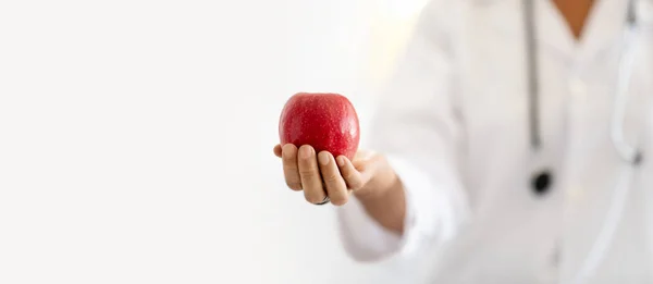 Mature Caucasian Lady Doctor Nutritionist White Coat Show Apple Office — Stock Photo, Image