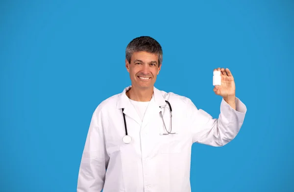 Smiling Doctor Man Showing Medical Bottle Pills Advertising Medication Blue — Stock Photo, Image