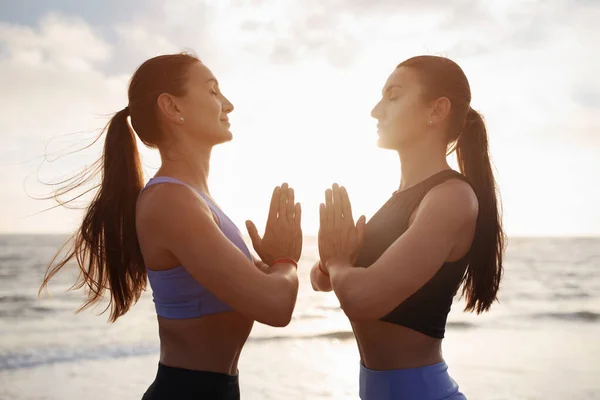 Smiling Millennial Caucasian Twins Sisters Women Practice Yoga Enjoy Breathing — Stock Photo, Image