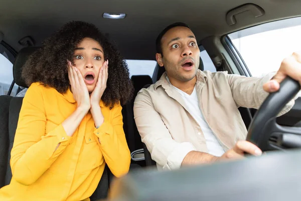 Gefährliches Und Stressiges Autofahren Risiko Eines Autounfalls Arabische Ehepartner Die — Stockfoto
