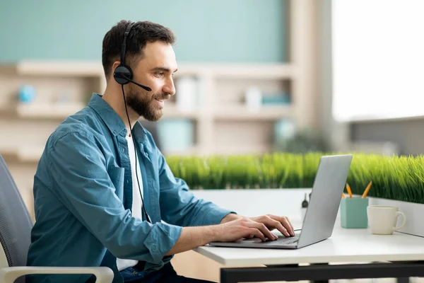 Hotline Operator Man Headset Working Laptop Computer Office Interior Young — Stock Photo, Image