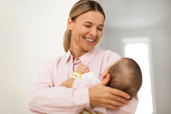 Loving Smiling Mother Lulling Her Little Baby Daughter Sleep Carrying — Stock Photo, Image