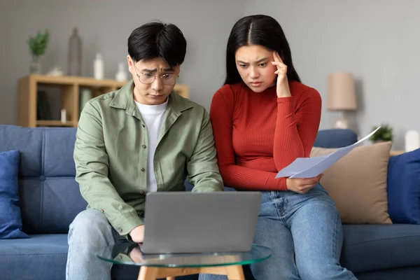 Familienstreit Finanzkrise Deprimiertes Asiatisches Paar Laptop Das Rechnungen Nicht Bezahlen — Stockfoto