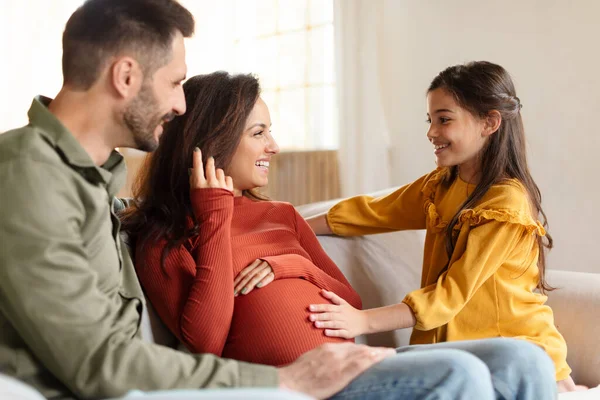 Andra Graviditeten Happy Kid Daughter Touching Pregnant Mothers Belly Väntar — Stockfoto
