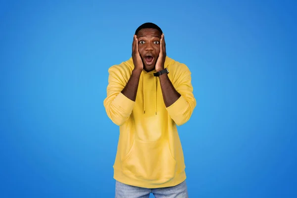 Glad Shocked Young African American Guy Sweatshirt Open Mouth Presses — Stock Photo, Image