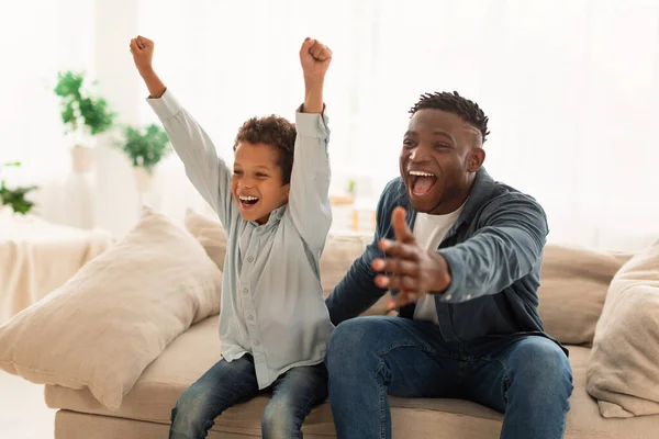 Emotional Dad Kid Son Bonding Watching Sport Game Cheering Team — Stock Photo, Image