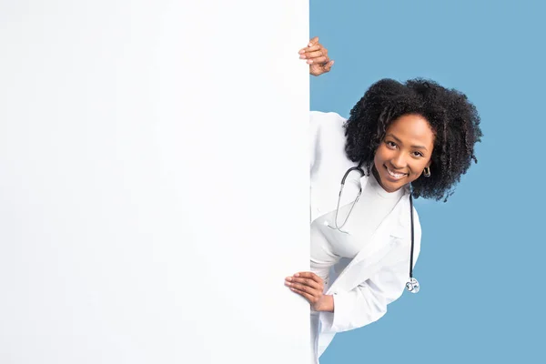 Medical Offer Smiling Black Millennial Woman Doctor White Coat Banner — Stock Photo, Image