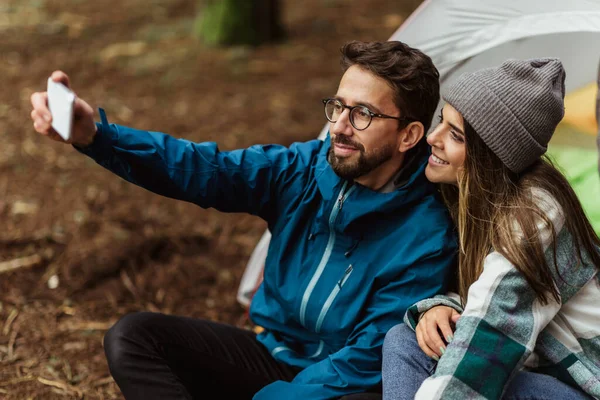 Cheerful Young Caucasian Couple Jackets Enjoy Travel Vacation Tent Make — Stock Photo, Image