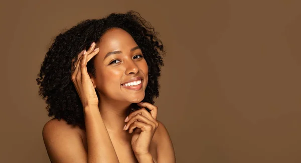 Aesthetic Medicine Cosmetic Surgery Concept Cheerful Attractive Young Black Woman — Stock Photo, Image
