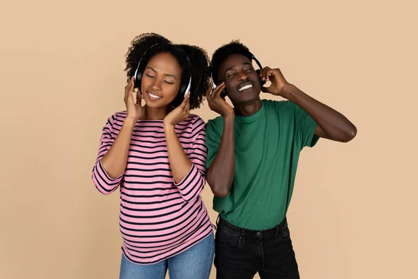 Happy Millennial Black Guy Woman Closed Eyes Wireless Headphones Enjoy — Stock Photo, Image