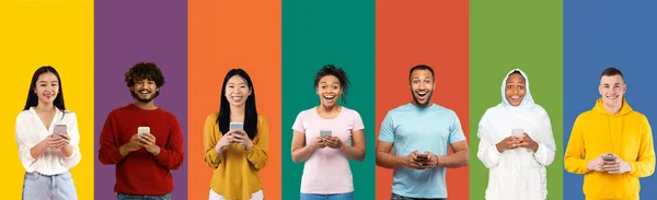 沉迷于小玩意 利用智能手机在网上聊天 多文化青年男女与因肤色背景而隔离的手机 横幅的多种族人群的结合体 — 图库照片