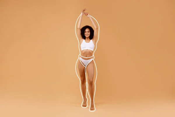 Sensual Mujer Negra Posando Ropa Interior Blanca Levantando Las Manos — Foto de Stock