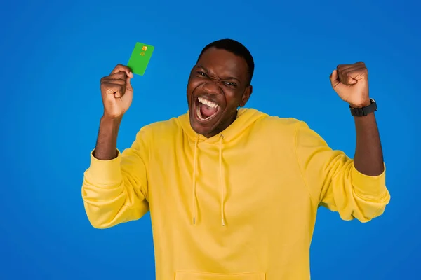 Laughing Happy Excited Young Black Guy Shows Credit Card Rejoices — Stock Photo, Image
