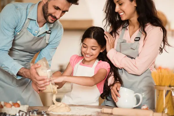 Happy Parents Little Daughter Kneading Dough Kitchen Mother Father Teaching — Stock Photo, Image