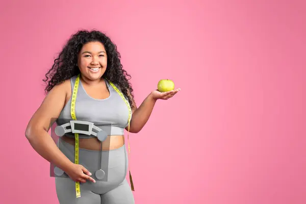 Glad Black Body Positive Woman Sportswear Holding Apple Scales Enjoying — Stock Photo, Image