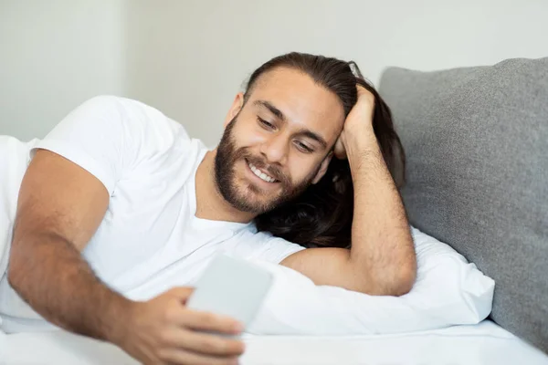 Cheerful Attractive Millennial European Guy Stubble Play Phone Surfing Internet — Stock Photo, Image