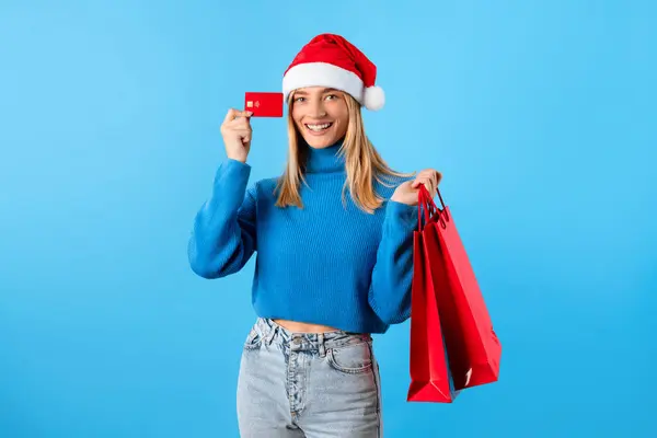 Online Christmas Sale Happy Lady Santa Hat Holding Shopping Bags — Stock Photo, Image