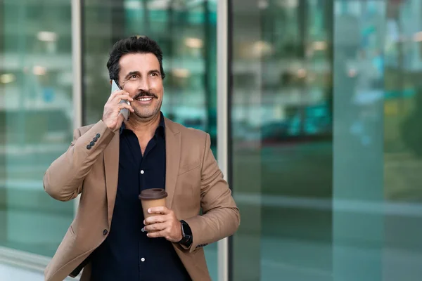 Middle Aged Businessman Maintains Focused Business Communication Engaged Phone Conversation — Stock Photo, Image