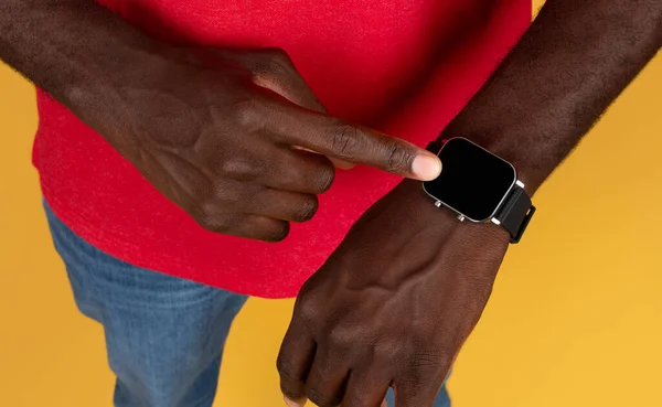 Millennial African American Man Courier Red Uniform Looking Watch Empty — Stock Photo, Image