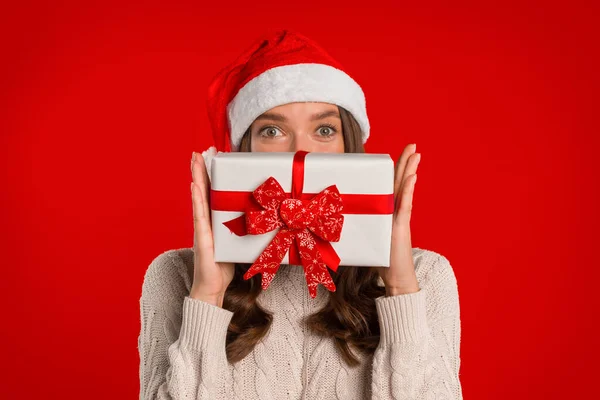 Happy Woman Wearing Santa Hat Holds Xmas Gift Box Face — Stock Photo, Image