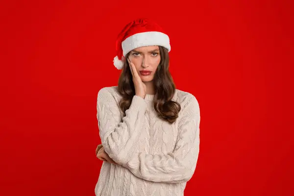 Nada Humor Navideño Deprimida Mujer Disgustada Sombrero Santa Tocando Cara — Foto de Stock