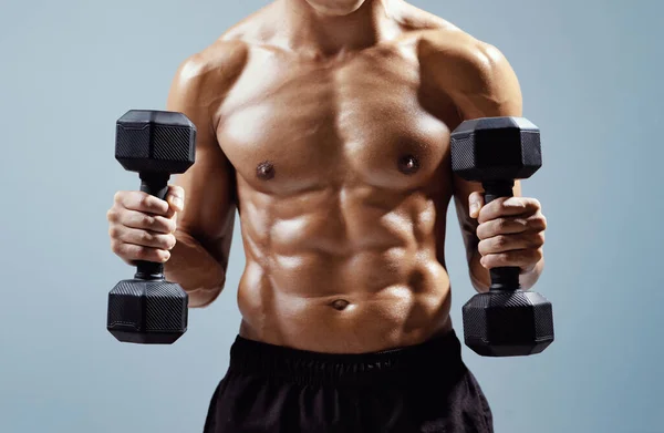 Schnappschuss Eines Fitness Typen Mit Perfektem Bauch Oberkörper Der Hanteln — Stockfoto