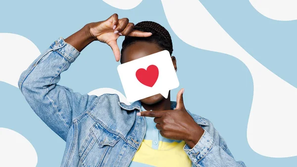 Stylish Black Woman Covers Her Face Heart Speech Bubble Card — Stock Photo, Image